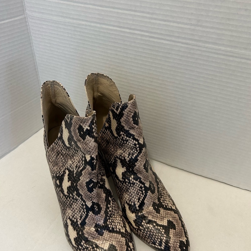 Steve Madden Snakeskin Pattern Ankle Booties size 10 M women. Block Heel. OBO - Picture 12 of 14